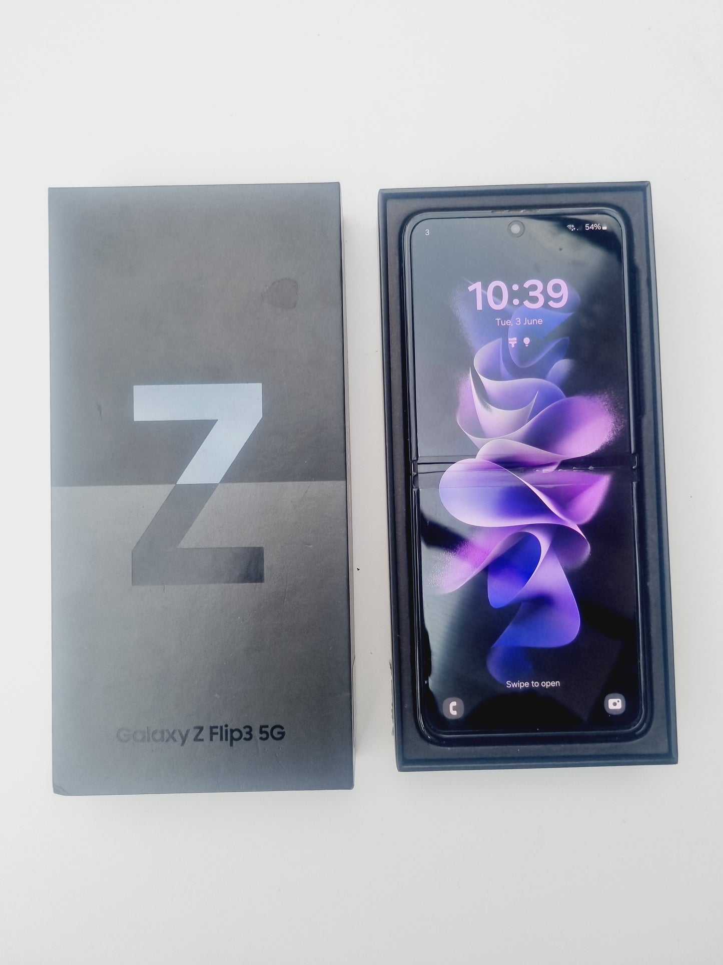 Samsung Zflip 3 5G with box (used)