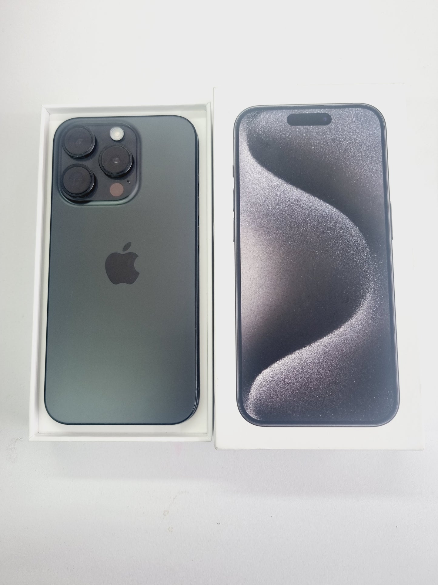 IPHONE 16 PRO Black Titanium